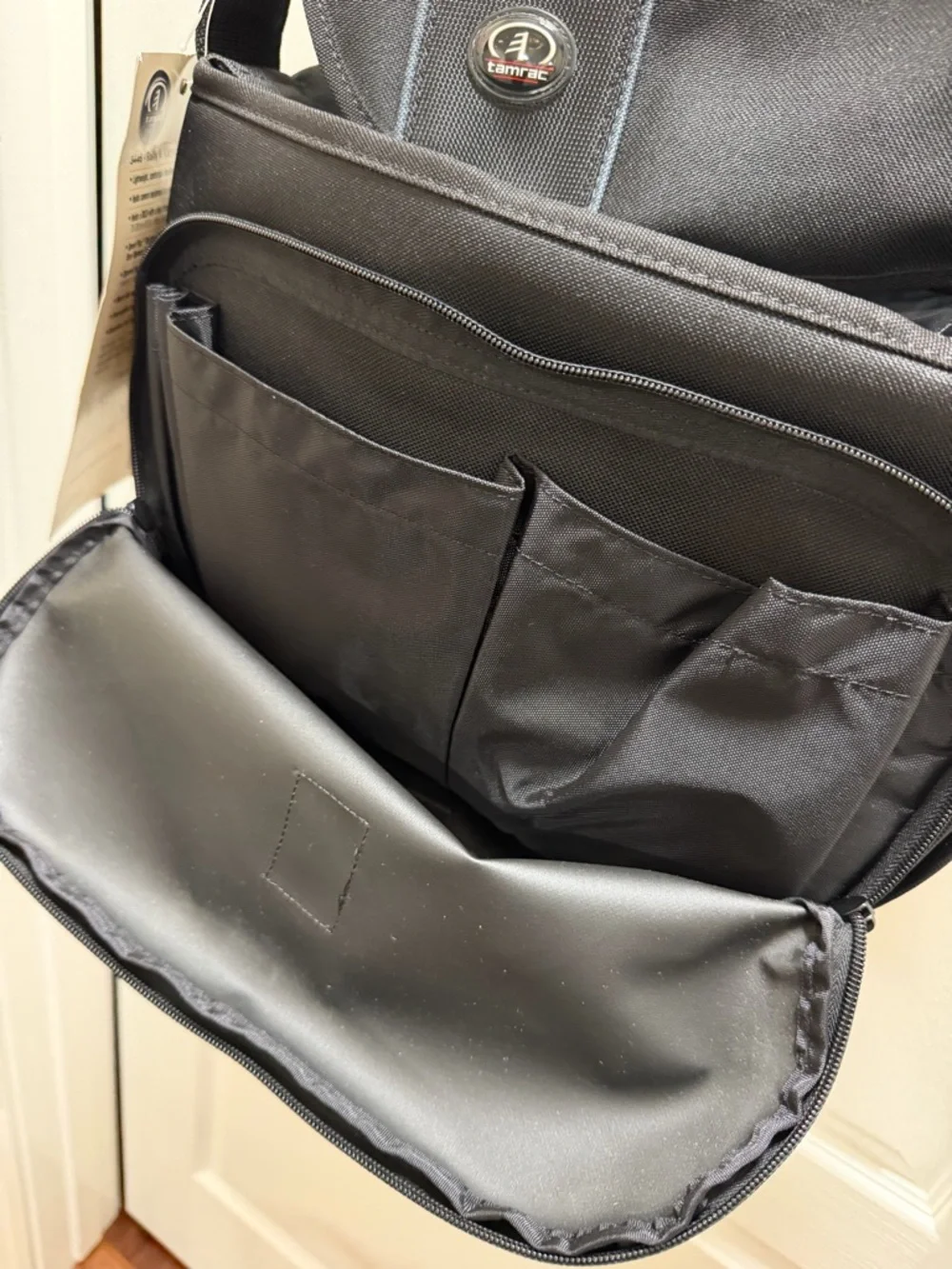 NWT Tamrac Black Rally 6 Messenger Camera Bag